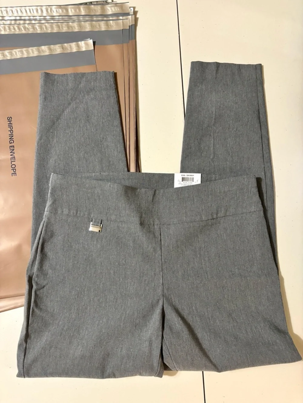 Alfani Gray Grey Size 10P Cropped Dress Pants Office Romantic Pull On Tummy NWT - Picture 2 of 7